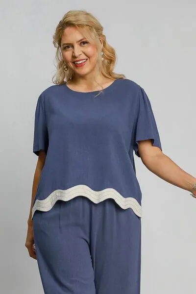 Umgee Full Size Linen Blend Scalloped Hem Top Plus Size sold by Charming Charlie product image thumbnail 4