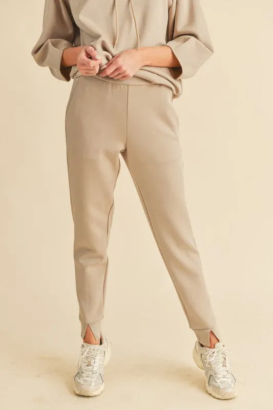 Aemi + Co Elastic Waist Joggers with Pockets sold by Charming Charlie