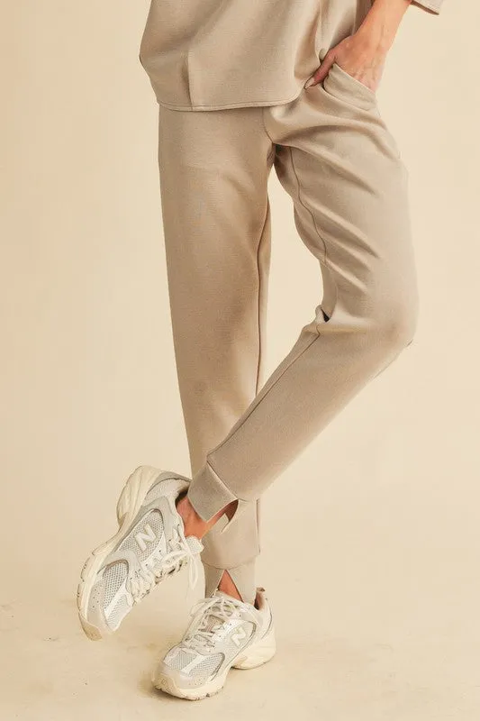 Aemi + Co Elastic Waist Joggers with Pockets sold by Charming Charlie product image thumbnail 2