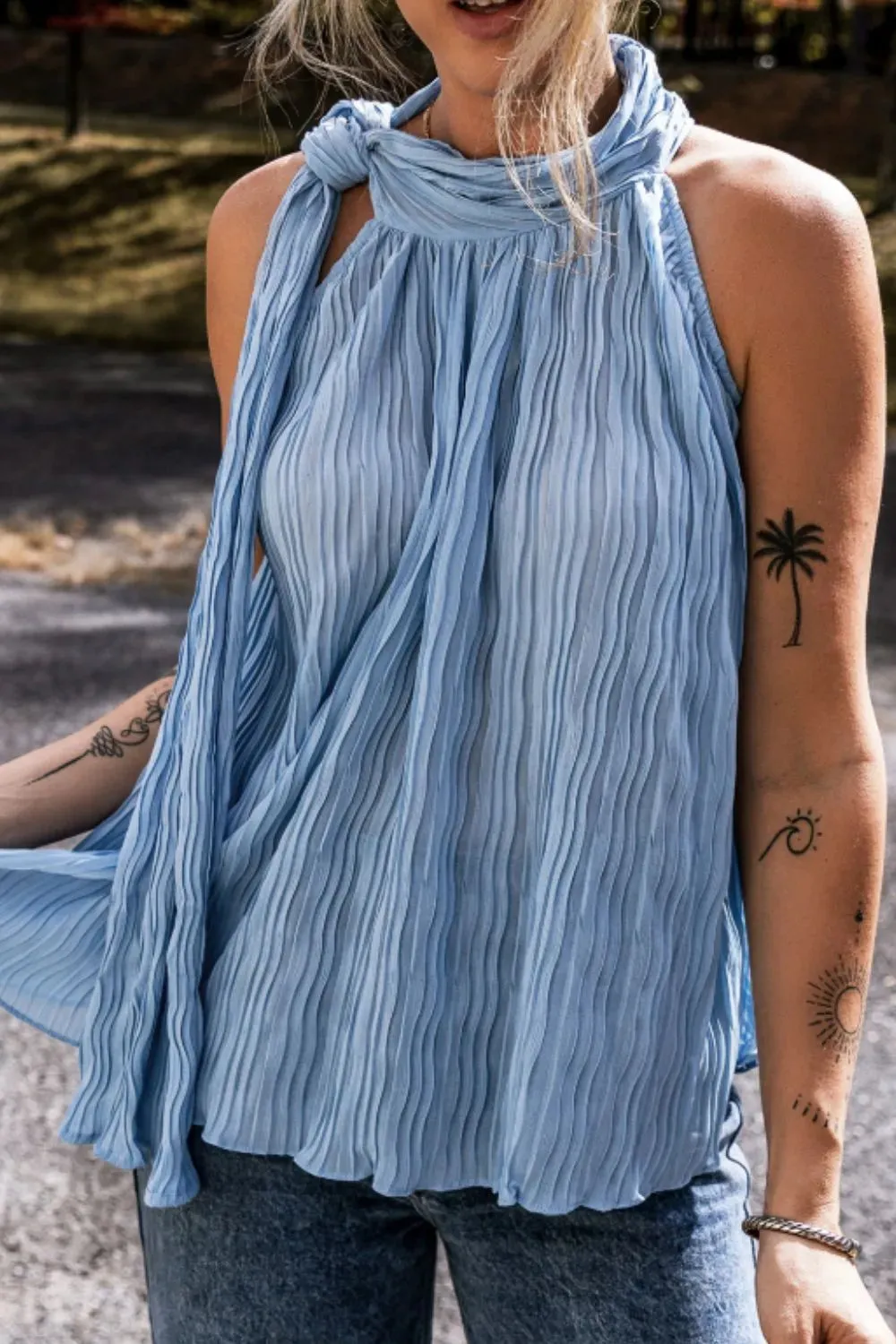 Textured Pleated Tied Mock Neck Flowy Tank Top sold by Charming Charlie product image thumbnail 4