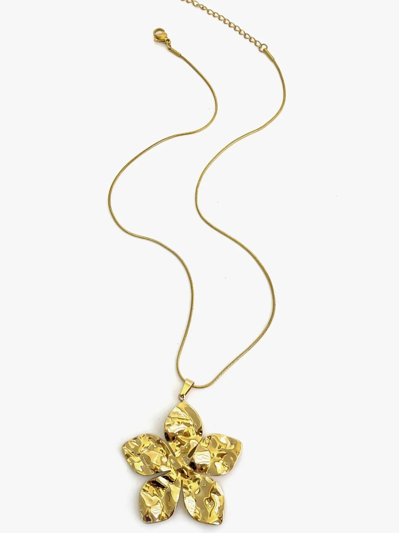 18K Gold-Plated Hammered Flower Pendant Necklace sold by Charming Charlie product image thumbnail 4