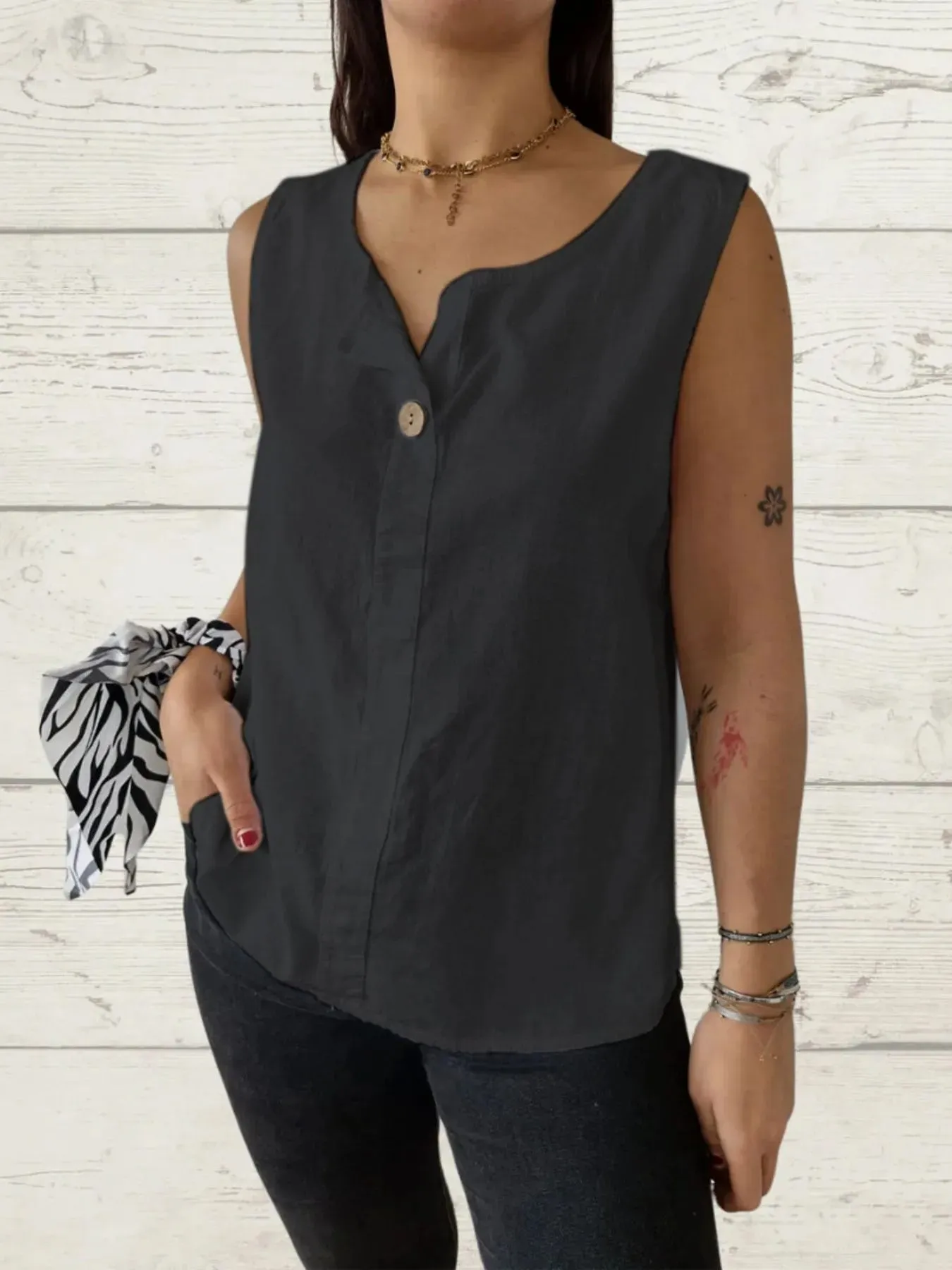 Full Size Casual Linen Sleeveless Blouse Plus Size sold by Charming Charlie product image thumbnail 4