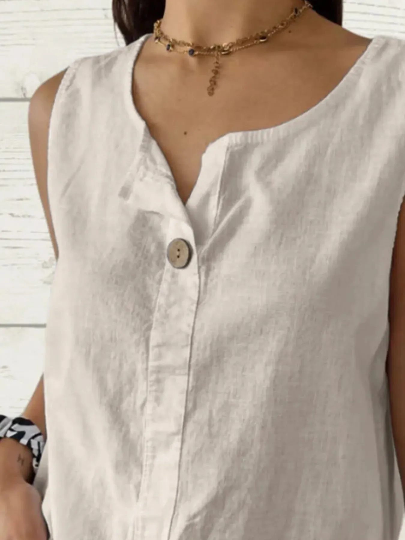 Full Size Casual Linen Sleeveless Blouse Plus Size sold by Charming Charlie product image thumbnail 2