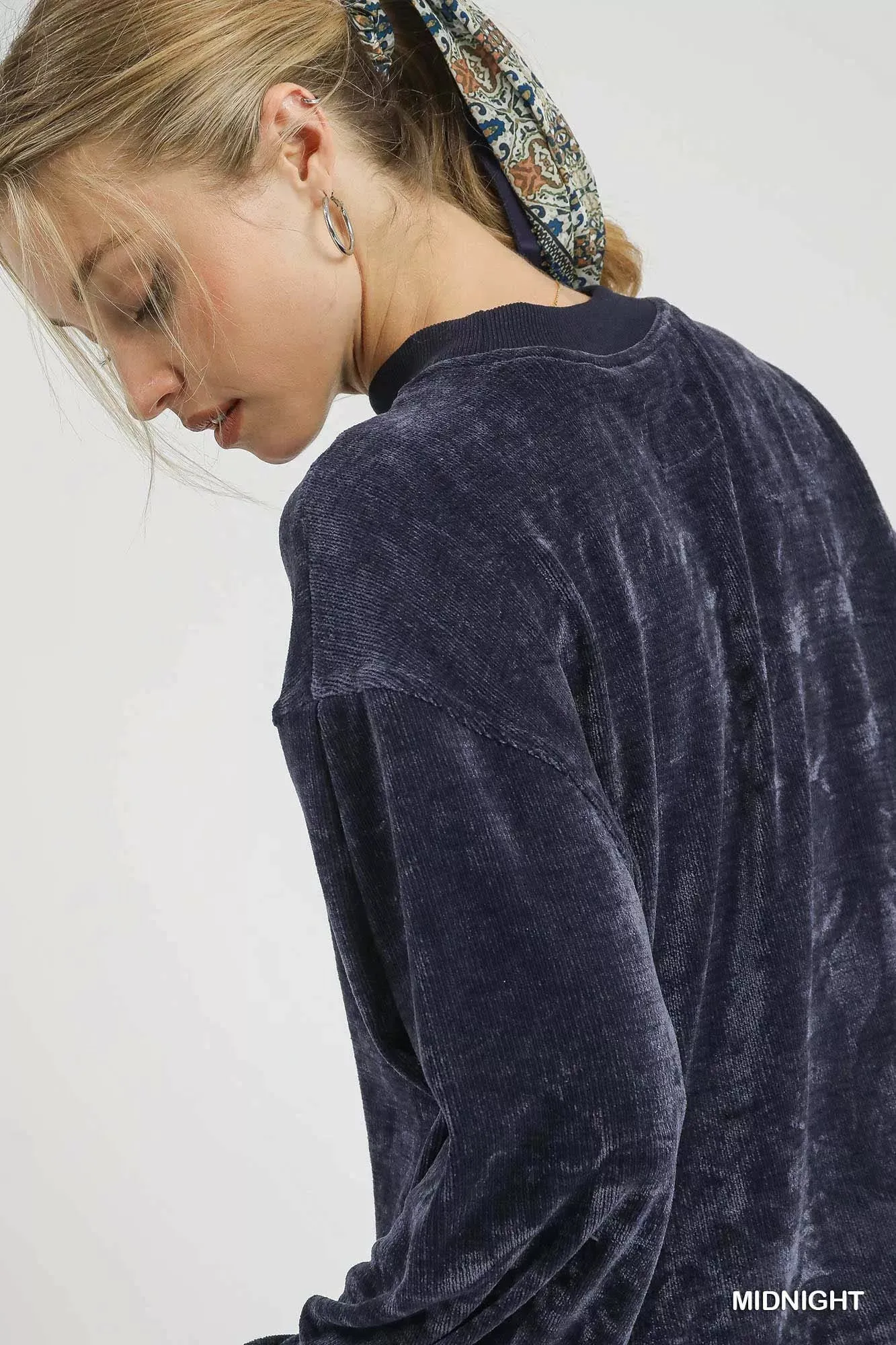 Umgee Velour Crewneck Balloon Sleeve Sweatshirt sold by Charming Charlie product image thumbnail 5