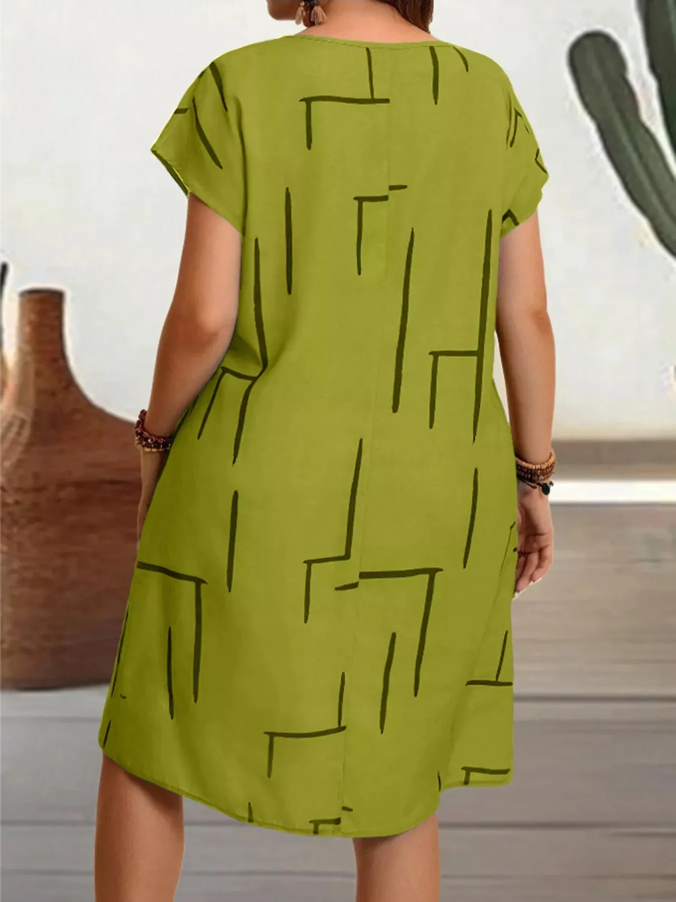 Plus Size Round Neck Short Sleeve Dress sold by Charming Charlie product image thumbnail 5