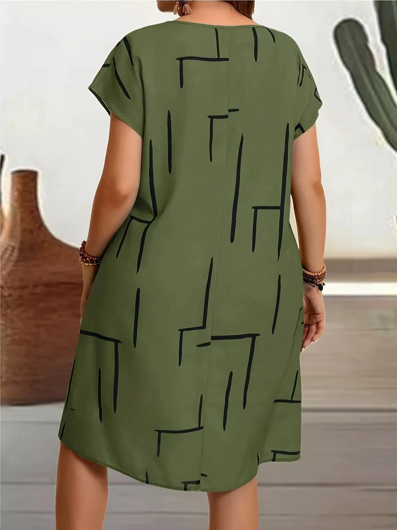 Plus Size Round Neck Short Sleeve Dress sold by Charming Charlie product image thumbnail 3