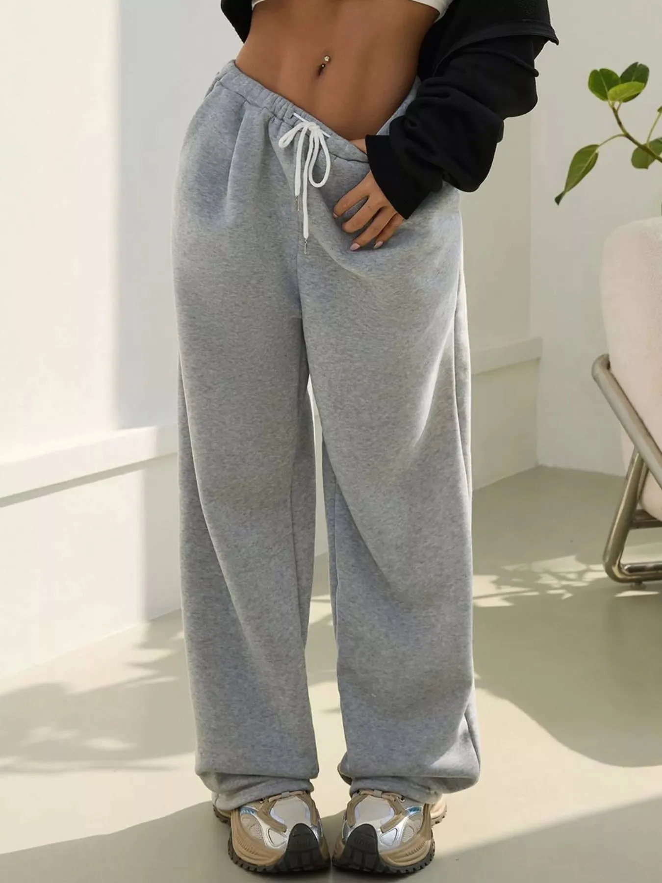 Casual Drawstring High Waist Wide Leg Sweatpants sold by Charming Charlie product image thumbnail 4