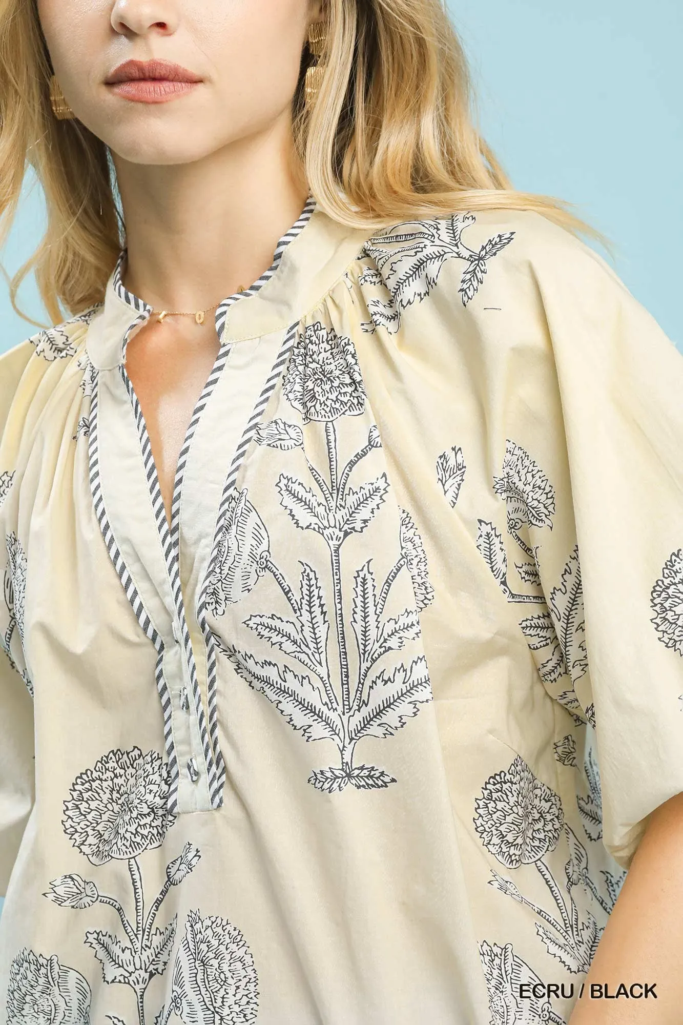 Umgee Floral Print V-Neck Top sold by Charming Charlie product image thumbnail 5