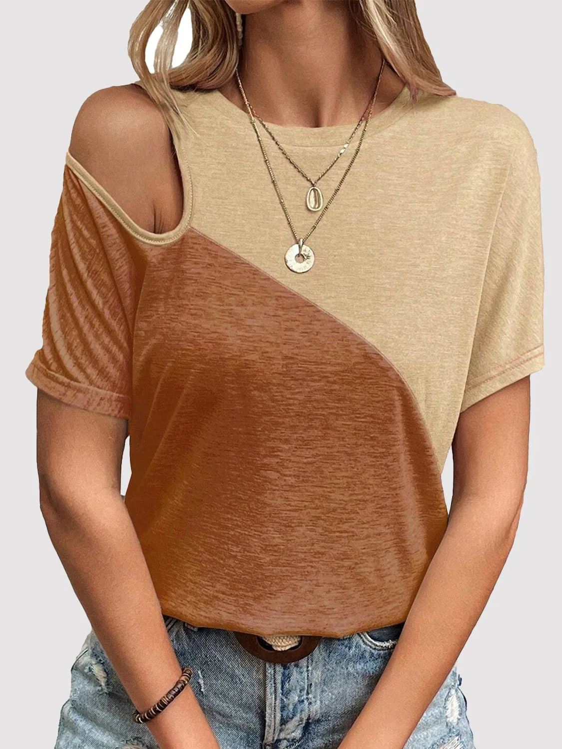 Contrast Round Neck Short Sleeve T-Shirt sold by Charming Charlie