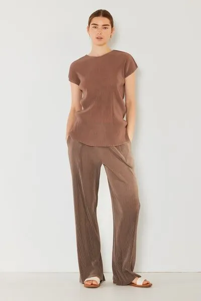 Marina West Swim Rib Pleated Elastic-Waist Wide Leg Pants sold by Charming Charlie product image thumbnail 4