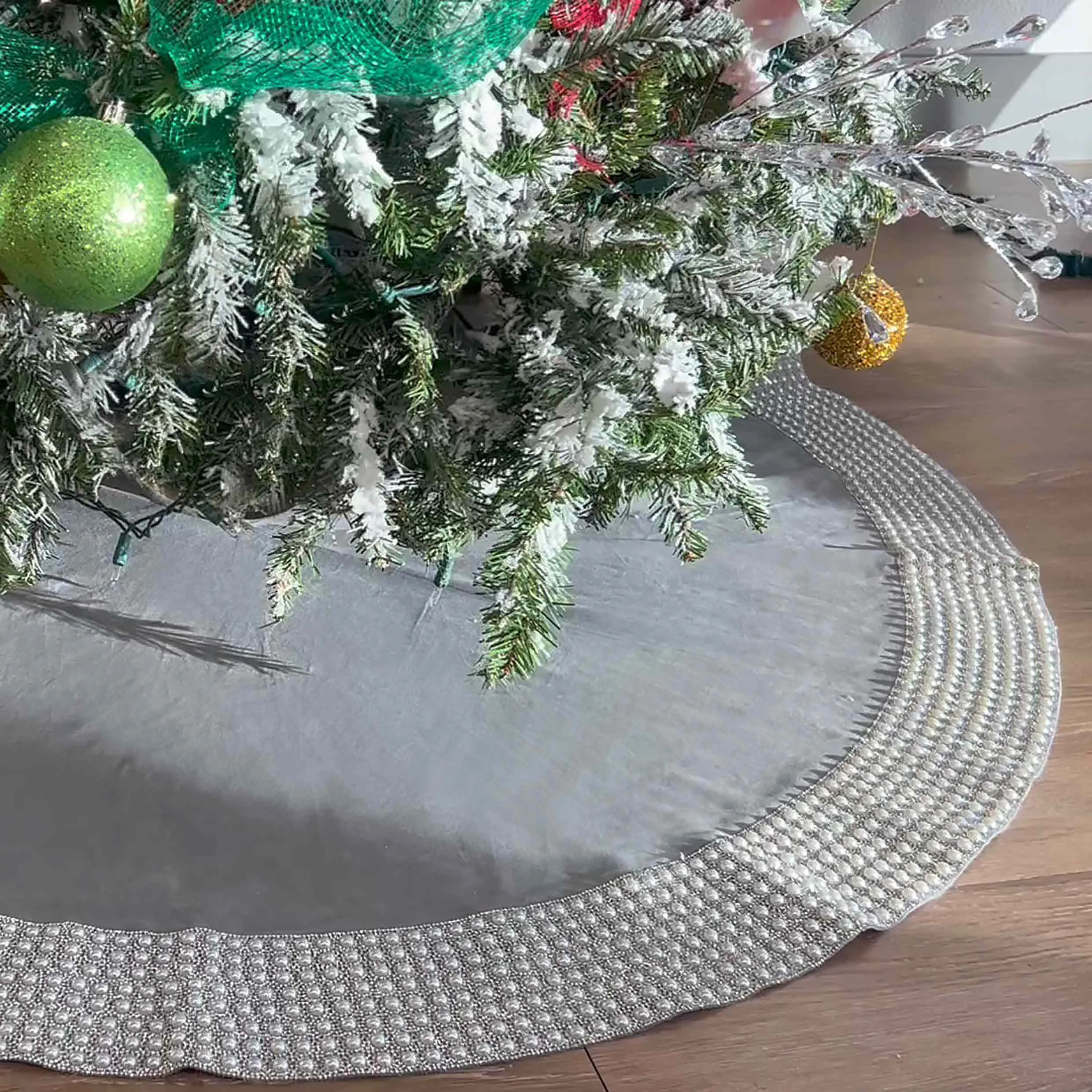 Montaigne Pearl Tree Skirt sold by Charming Charlie product image thumbnail 3