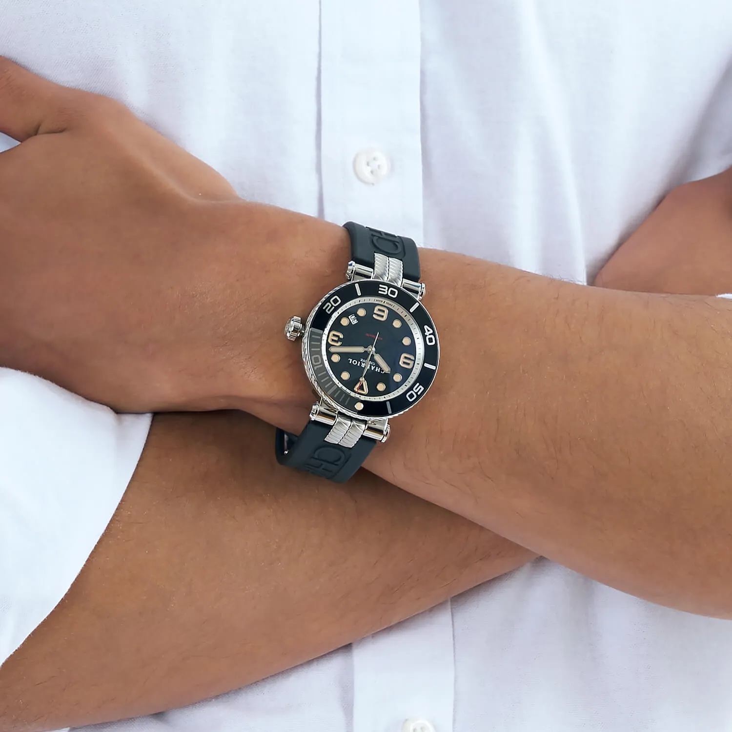 NAVIGATOR SURF, 41MM, AUTOMATIC CALIBRE, BLACK AND SILVER LUMINOVA DIAL, BLACK AND SILVER UNIDIRECTIONAL BEZEL, BLACK RUBBER INTERCHANGEABLE BRACELET sold by Charriol product image thumbnail 4