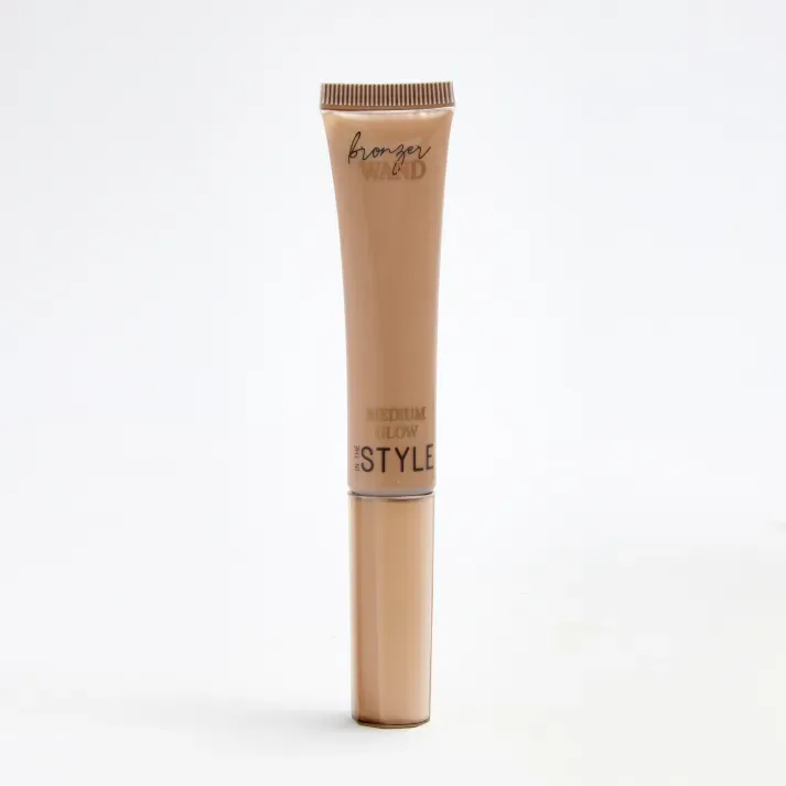 Bronzer Wand Medium Glow sold by Chi Chi London
