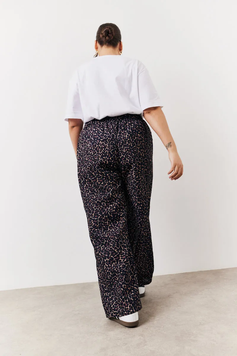 White 1982 Slogan T-Shirt sold by Chi Chi London product image thumbnail 4