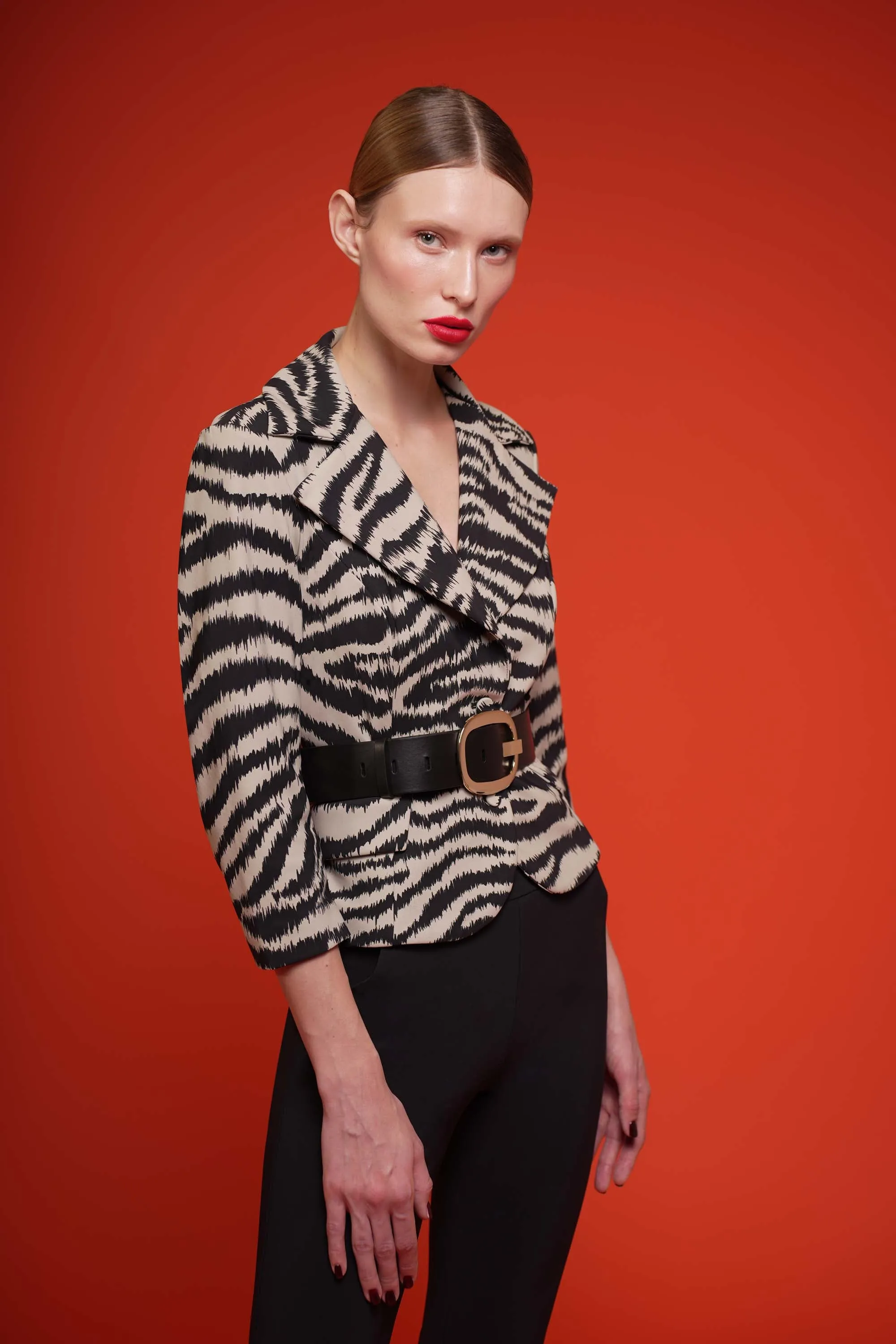 LEATHER BELT WITH METALLIC BUCKLE sold by Chiara Boni