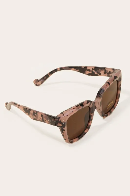 Jonny Gradient Frame Square Lens Sunglasses sold by Chic Couture product image thumbnail 4