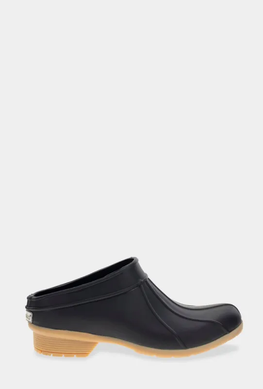CLASSIC MATTE HEEL CLOG - BLACK sold by chooka