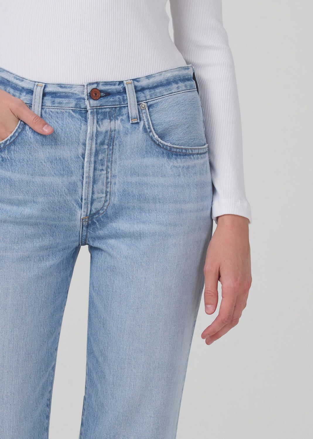 Emery Crop Relaxed Straight in Moonbeam sold by Citizens Of Humanity product image thumbnail 5