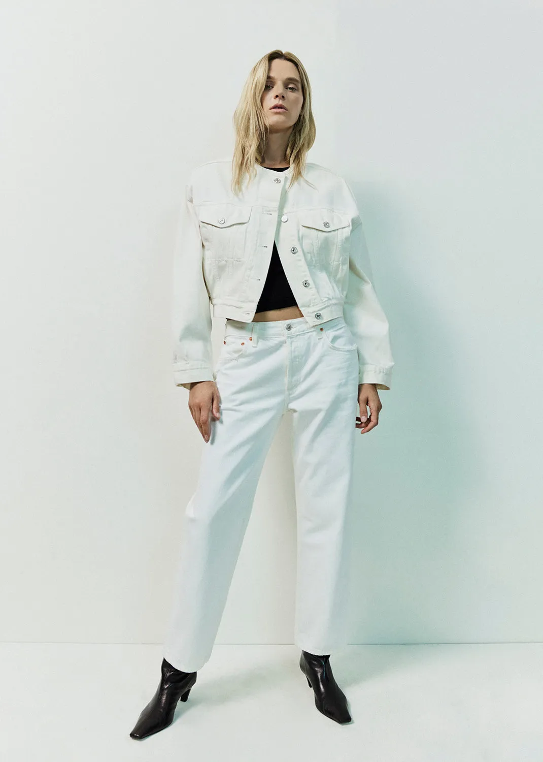 Emery Crop Relaxed Straight in Seashell sold by Citizens Of Humanity product image thumbnail 2