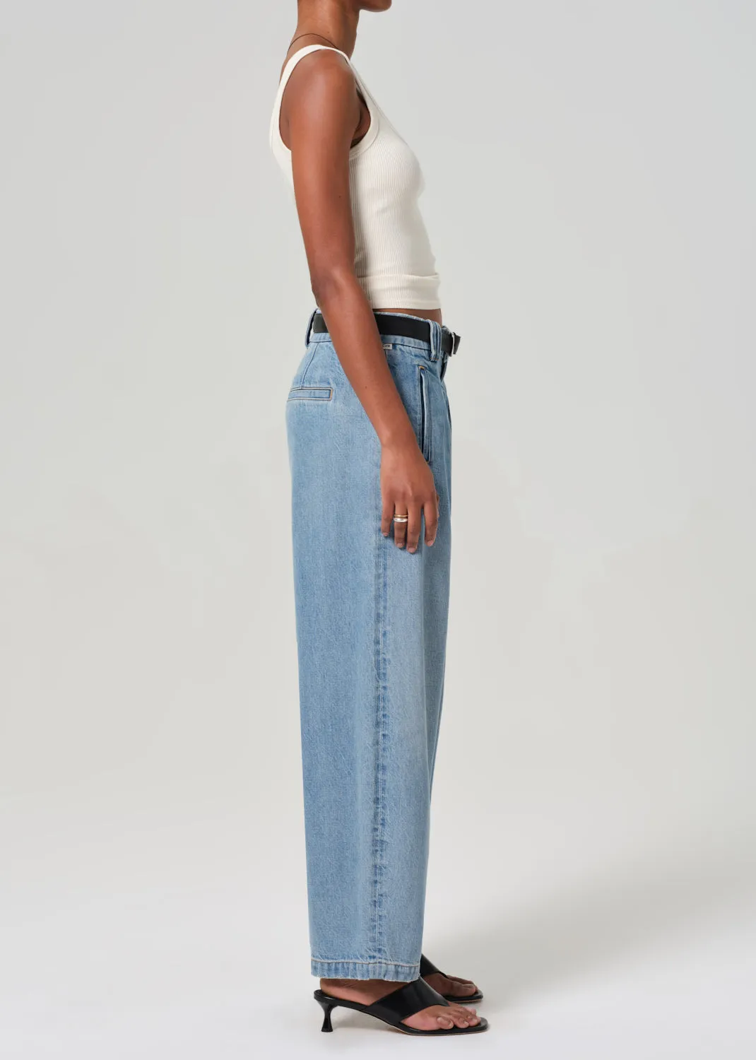 Cara Cropped Pleated Trouser in Amoura sold by Citizens Of Humanity product image thumbnail 3