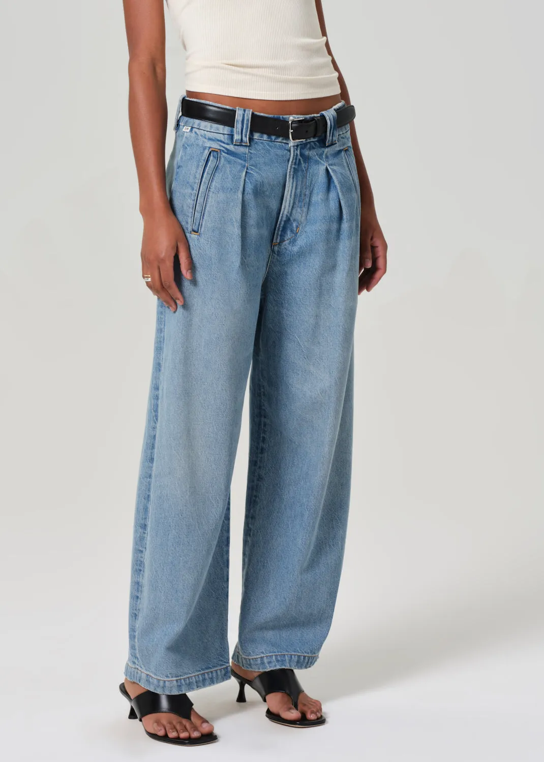 Cara Cropped Pleated Trouser in Amoura sold by Citizens Of Humanity product image thumbnail 4