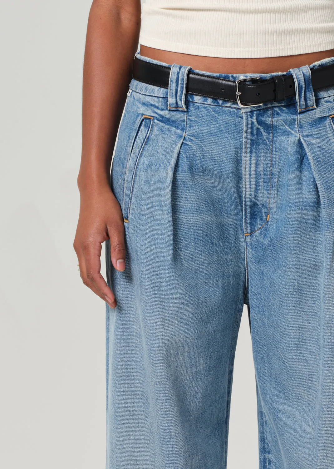 Cara Cropped Pleated Trouser in Amoura sold by Citizens Of Humanity product image thumbnail 5