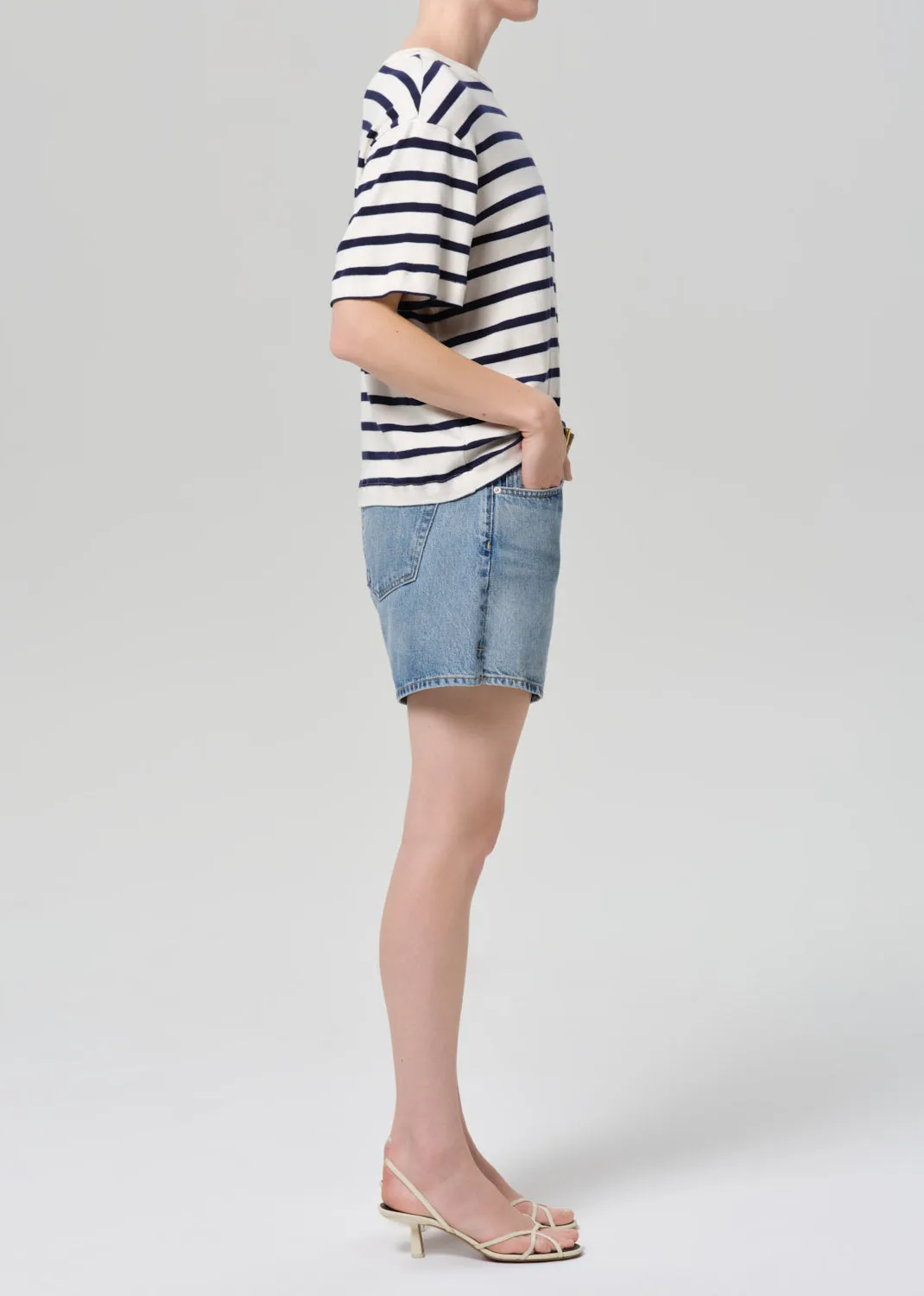 Billie Relaxed Short in Hikari sold by Citizens Of Humanity product image thumbnail 3