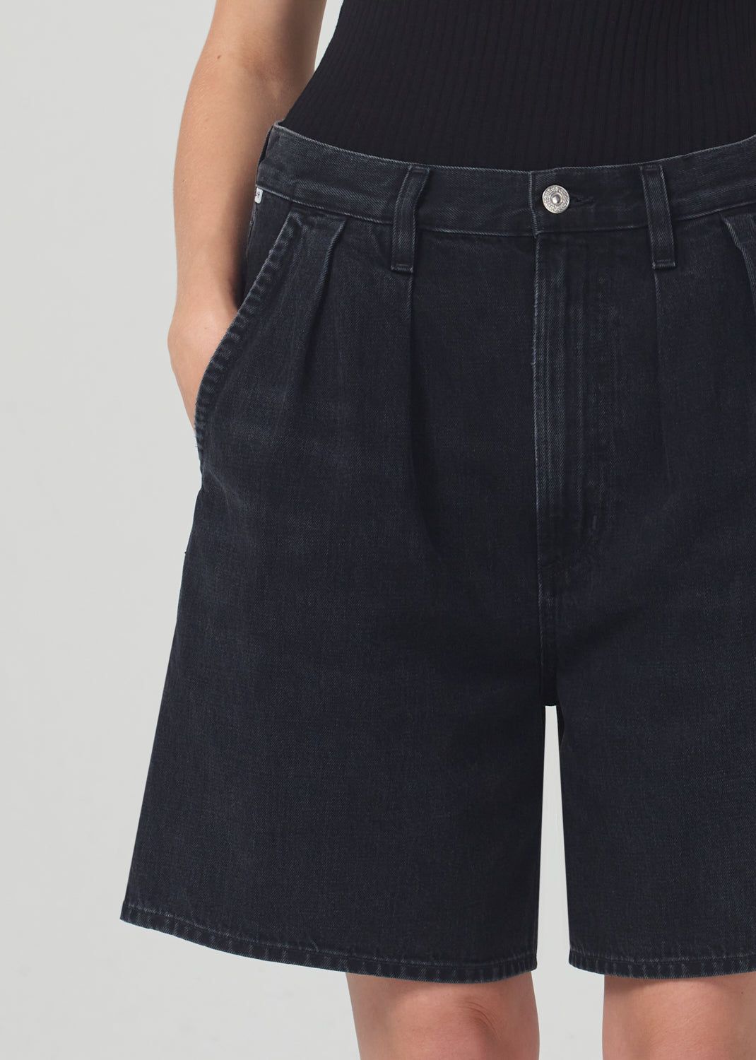 Maritzy Short in Phantom sold by Citizens Of Humanity product image thumbnail 5