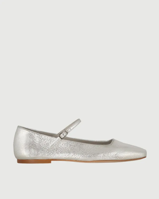 Julieta sold by Clare Vivier