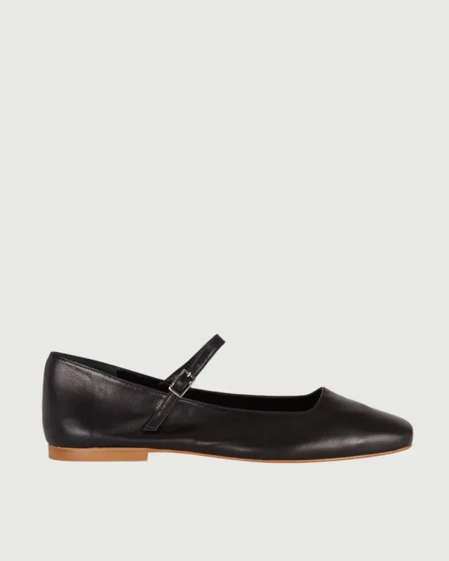 Julieta sold by Clare Vivier