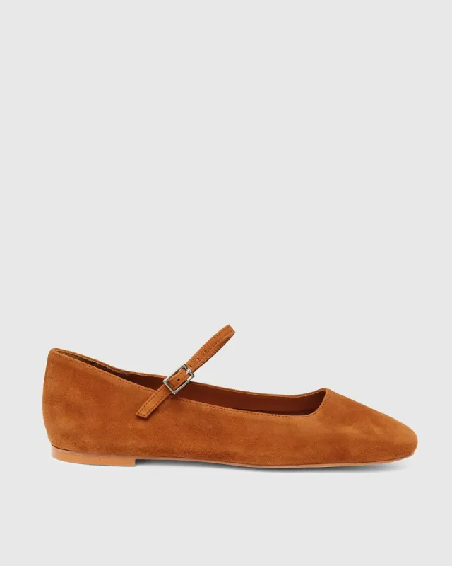 Julieta sold by Clare Vivier