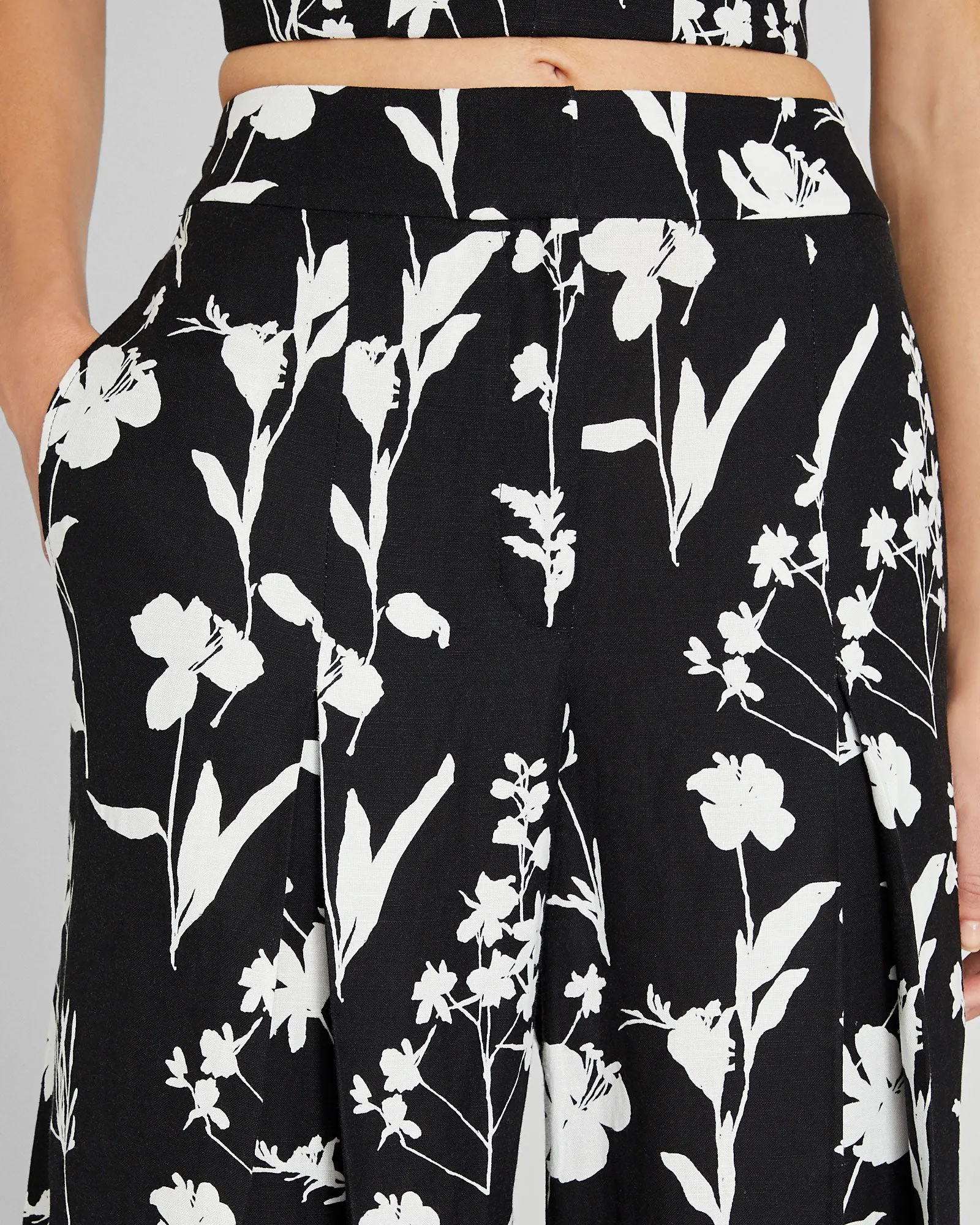 Printed Pleat Detail Elasticated Pant sold by Club Monaco product image thumbnail 3