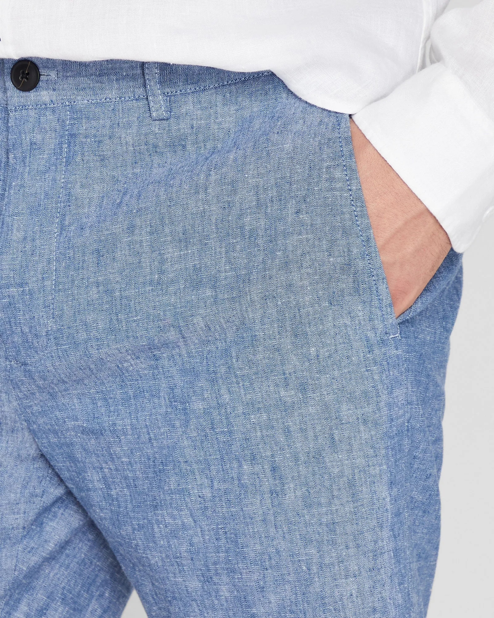 Baxter Chambray Linen 7" Short sold by Club Monaco product image thumbnail 3