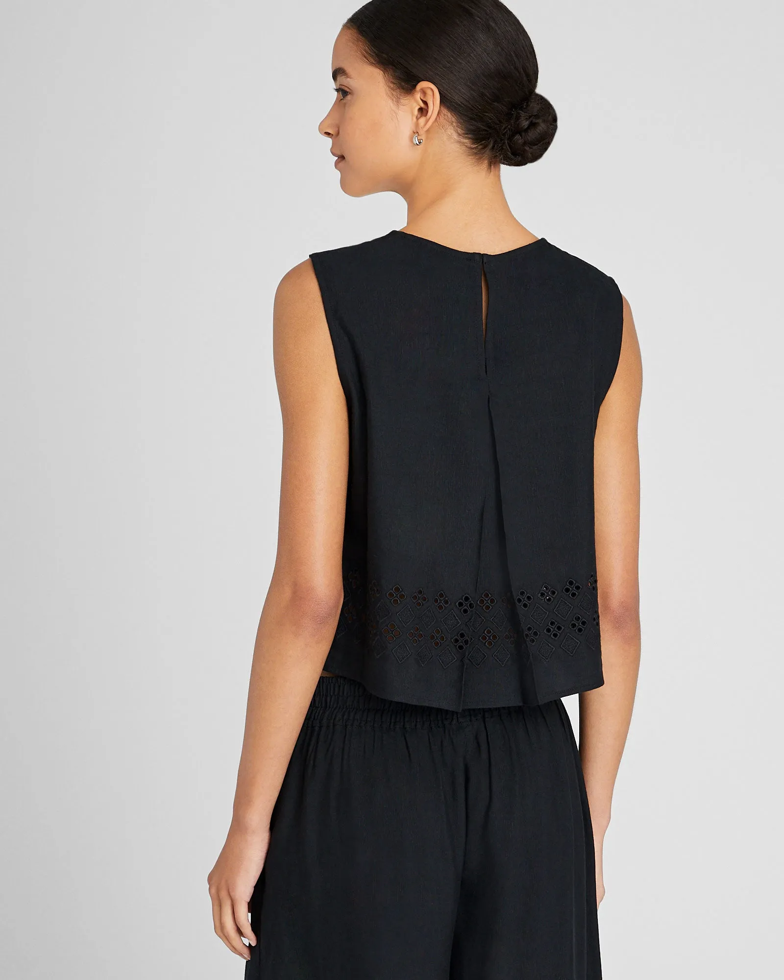 Linen Eyelet Cropped Shell Top sold by Club Monaco product image thumbnail 3
