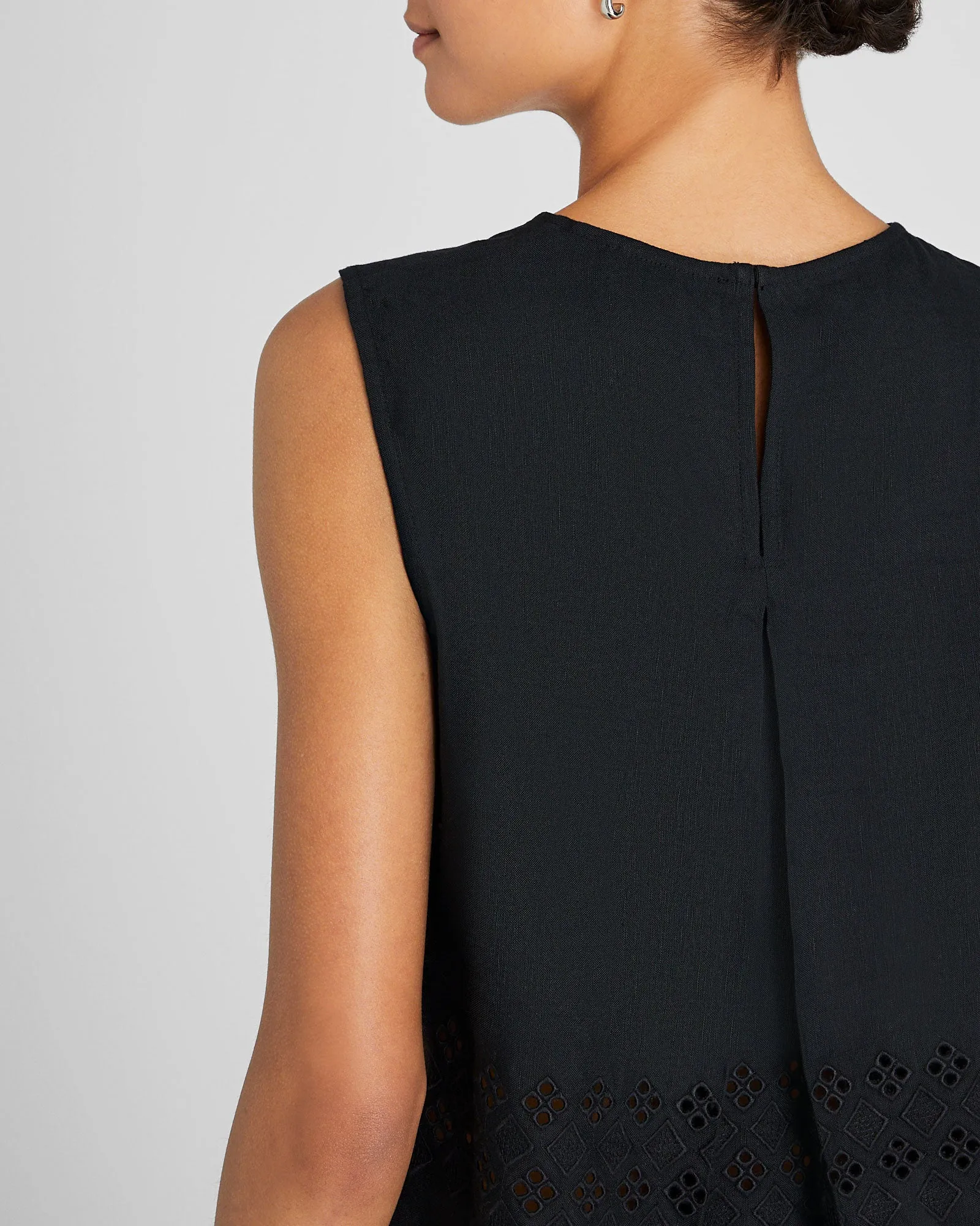 Linen Eyelet Cropped Shell Top sold by Club Monaco product image thumbnail 4