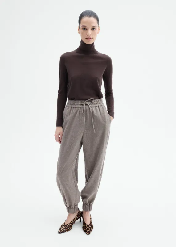 Flannel Jogger in Wool Cashmere - Oatmeal sold by CO