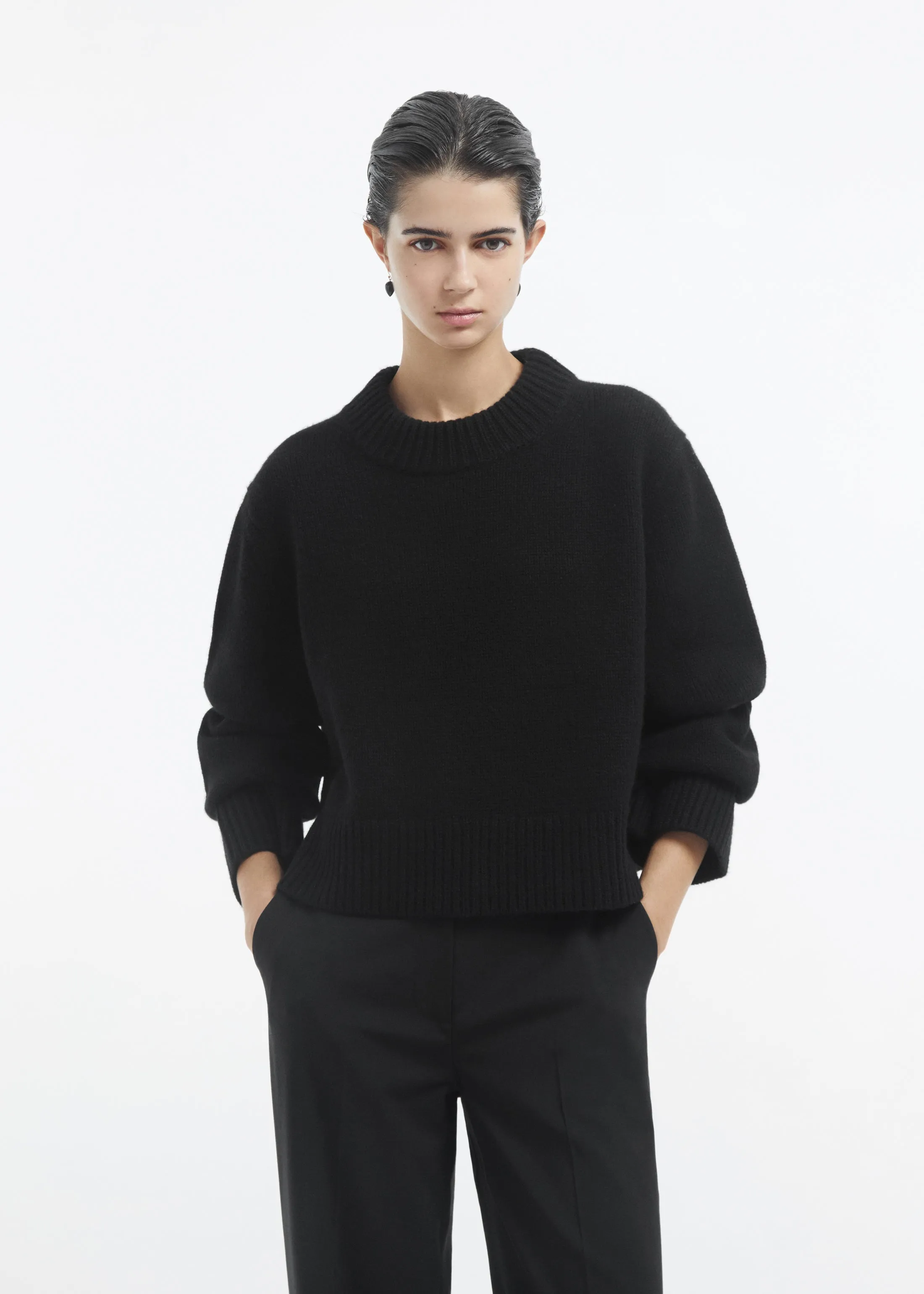 Cropped Oversized Sweater in Cashmere - Black sold by CO