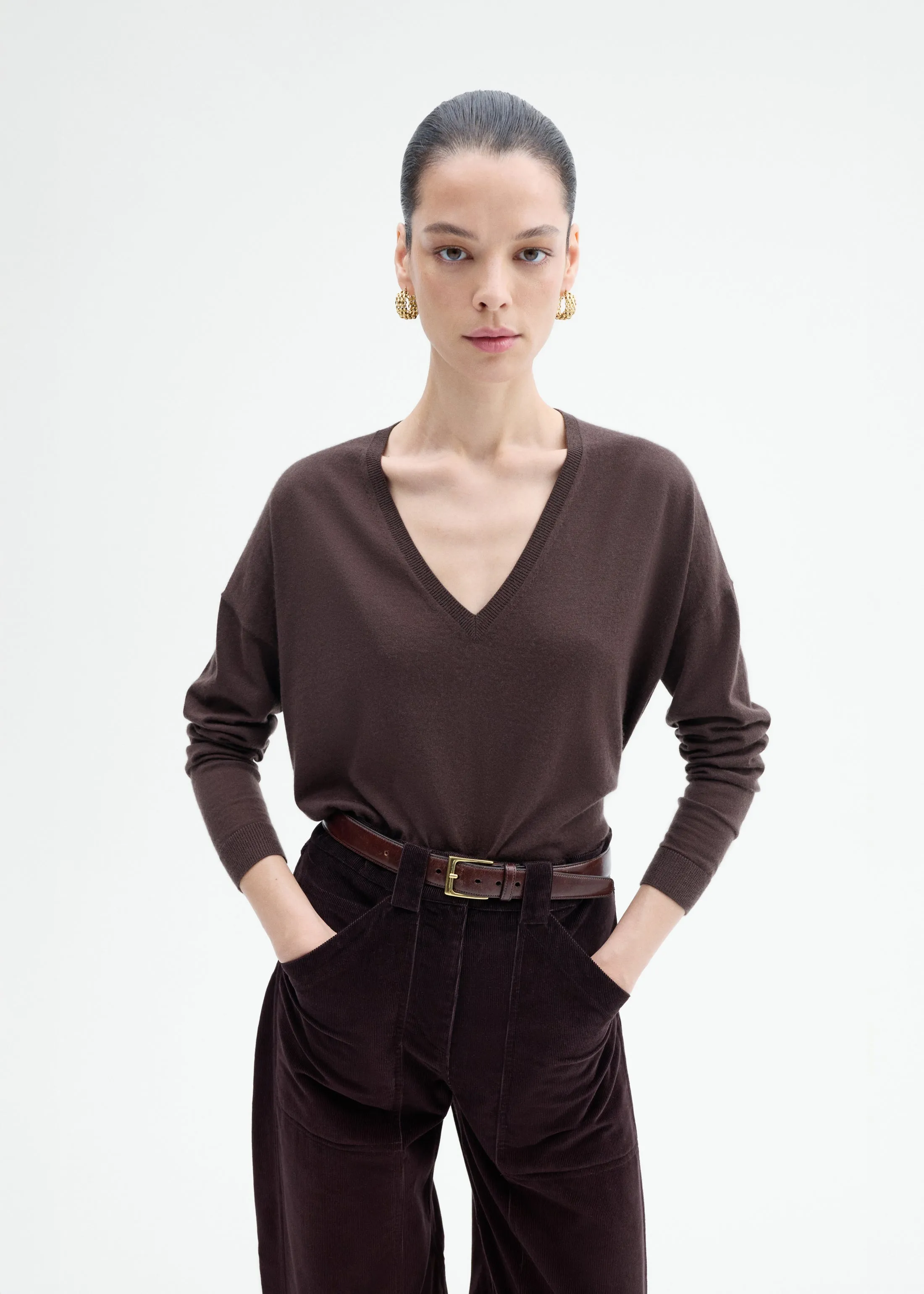 V-Neck Sweater in Fine Cashmere - Chocolate sold by CO