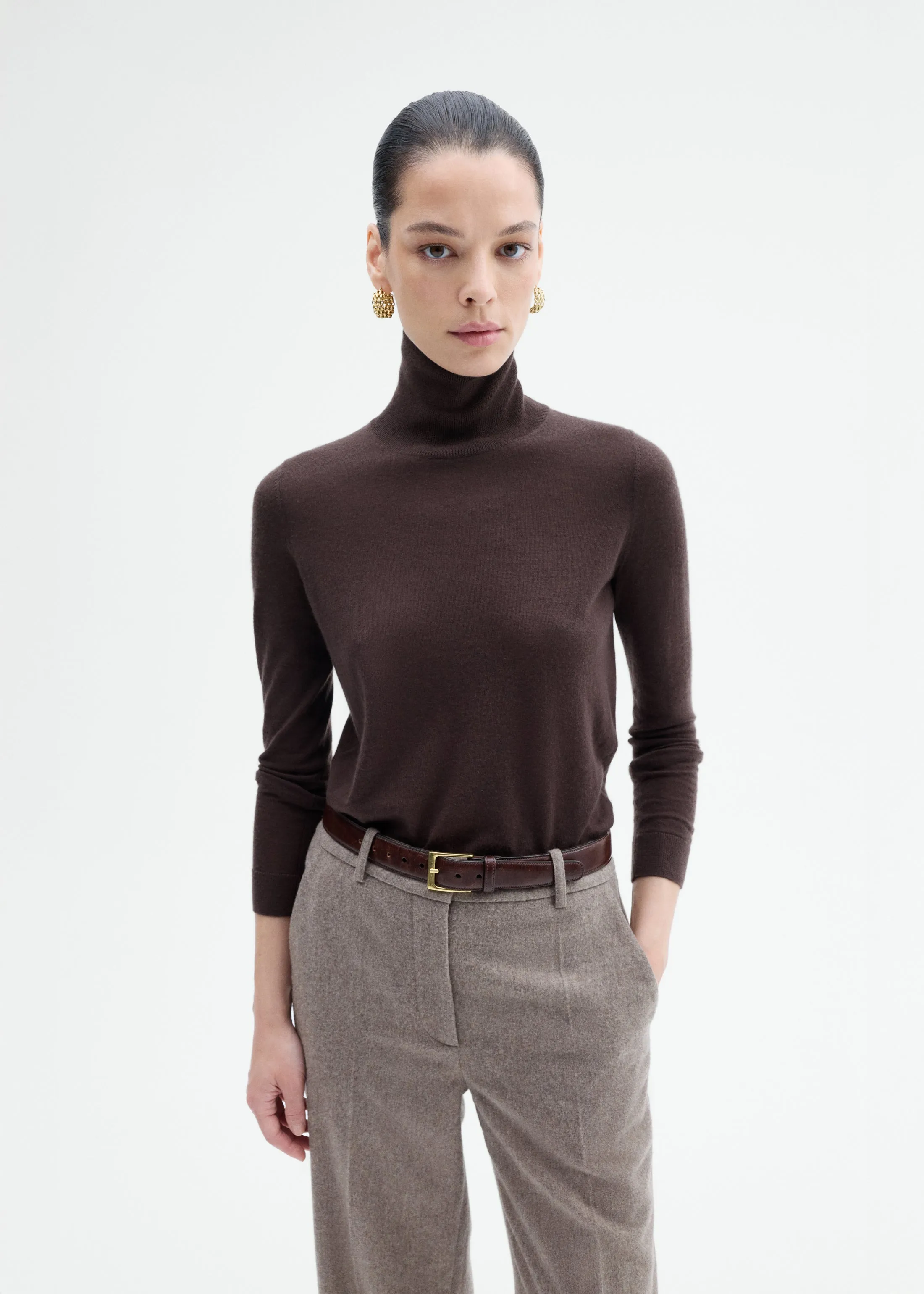 Slim Turtleneck in Fine Cashmere - Chocolate sold by CO