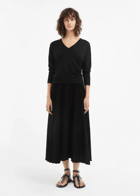Pleated Elastic Waist Skirt in Stretch Crepe - Black made by CO