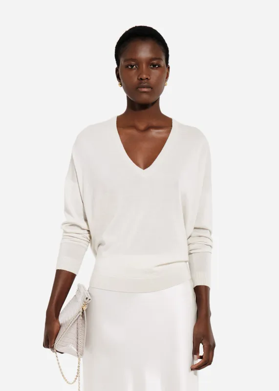 V-Neck Sweater in Fine Cashmere - Pearl made by CO