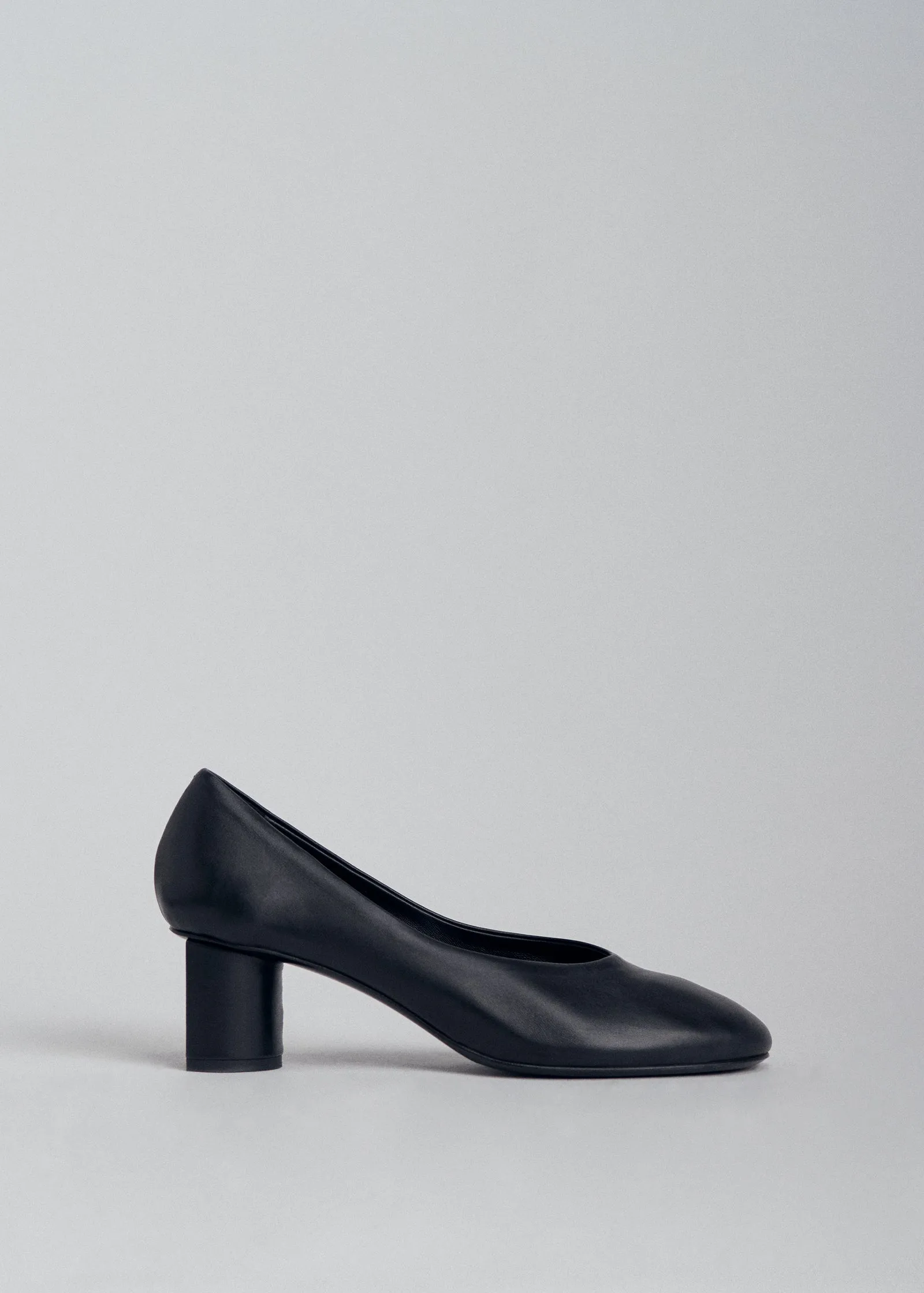 Round Toe Pump in Black sold by CO