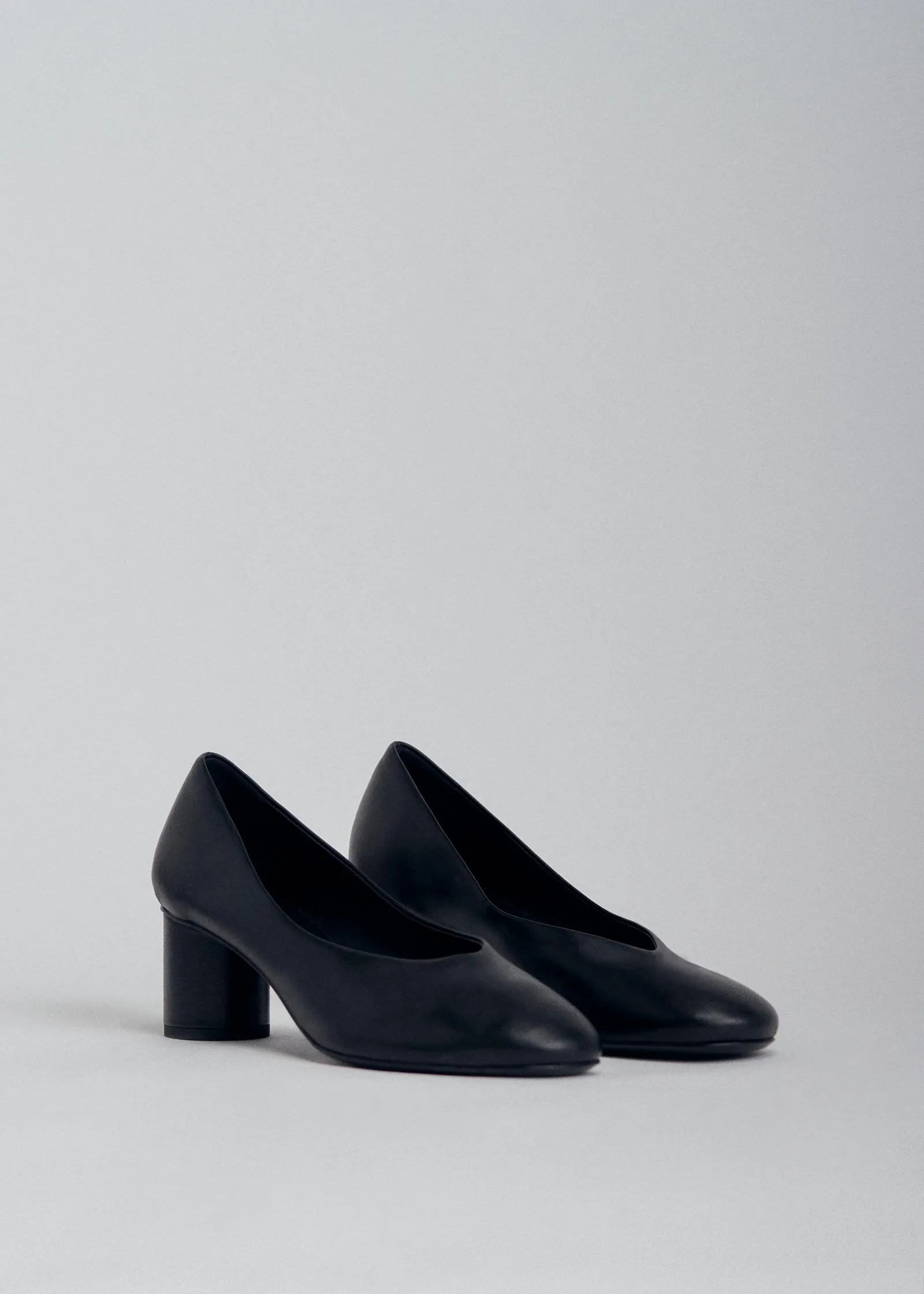 Round Toe Pump in Black sold by CO product image thumbnail 2