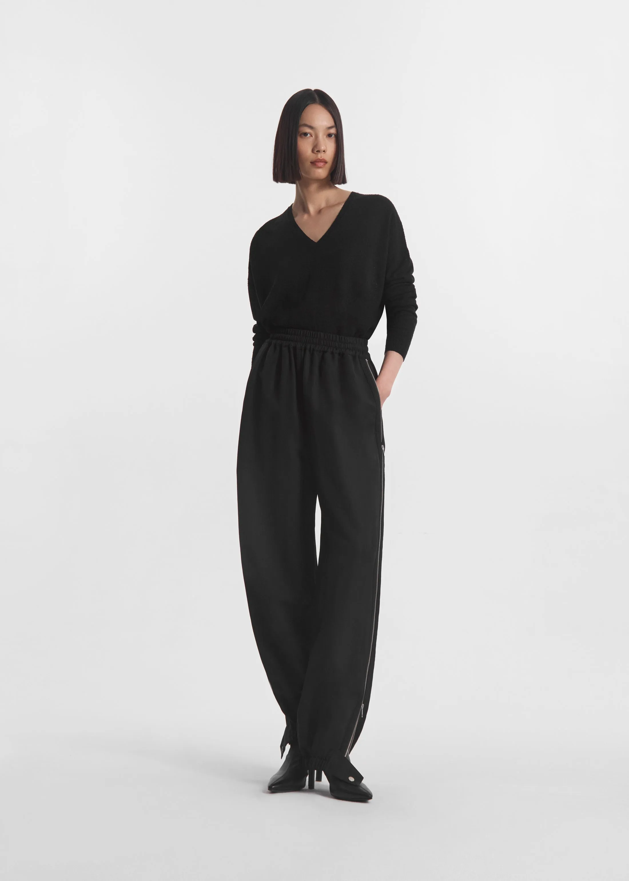 V-Neck Sweater in Silk Linen - Black sold by CO product image thumbnail 3
