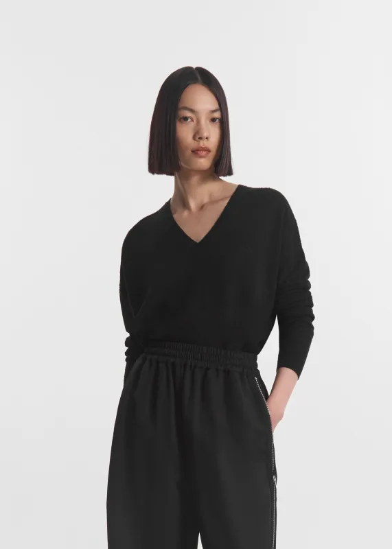 V-Neck Sweater in Silk Linen - Black made by CO