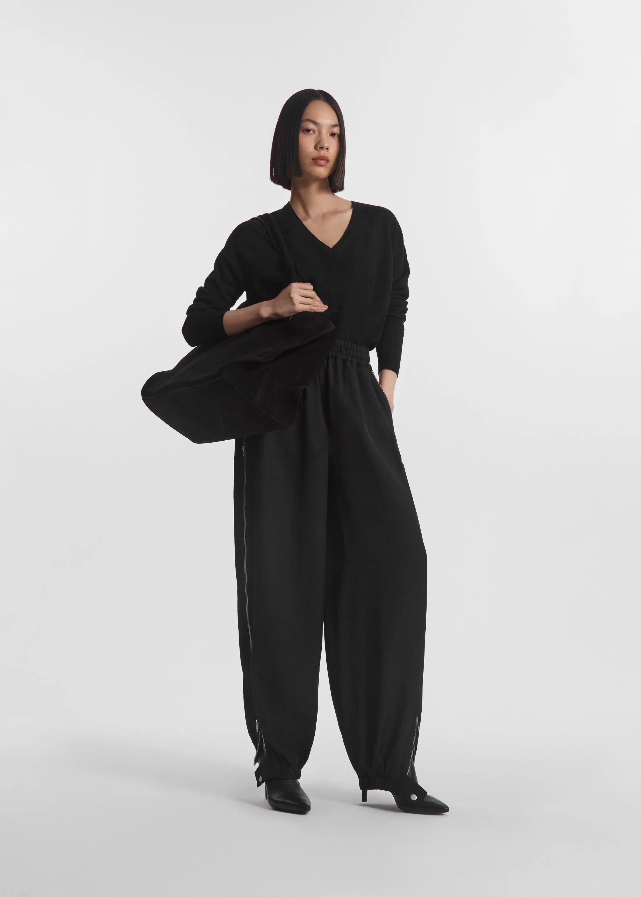 V-Neck Sweater in Silk Linen - Black sold by CO product image thumbnail 2