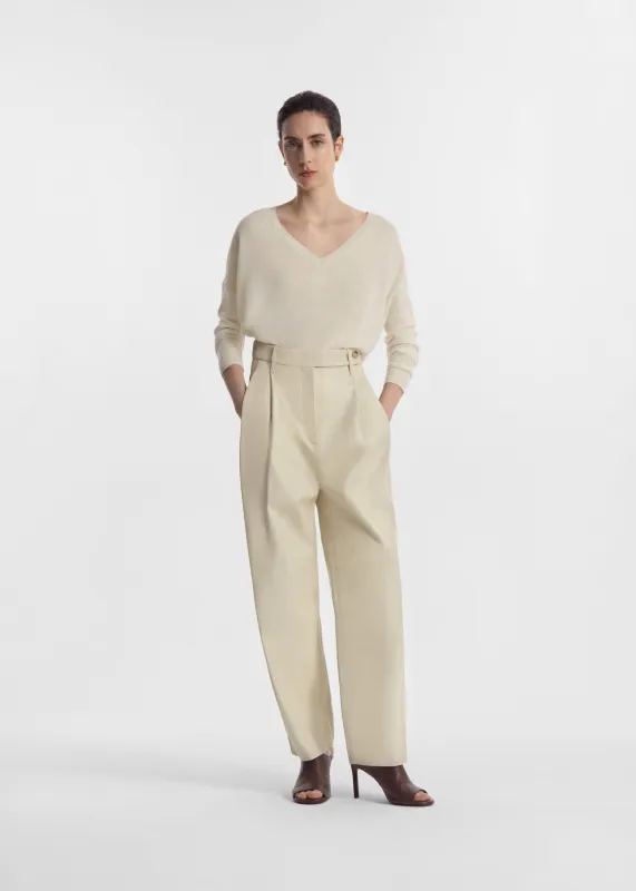 Pleated Pants in Leather - Pearl made by CO