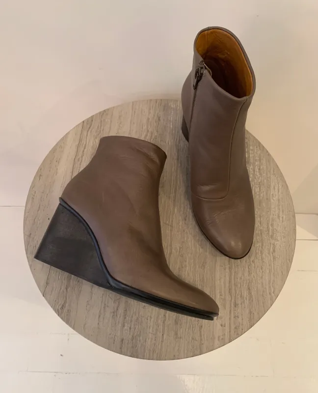Warehouse Sale - Lodi Boot Taupe Leather made by COCLICO
