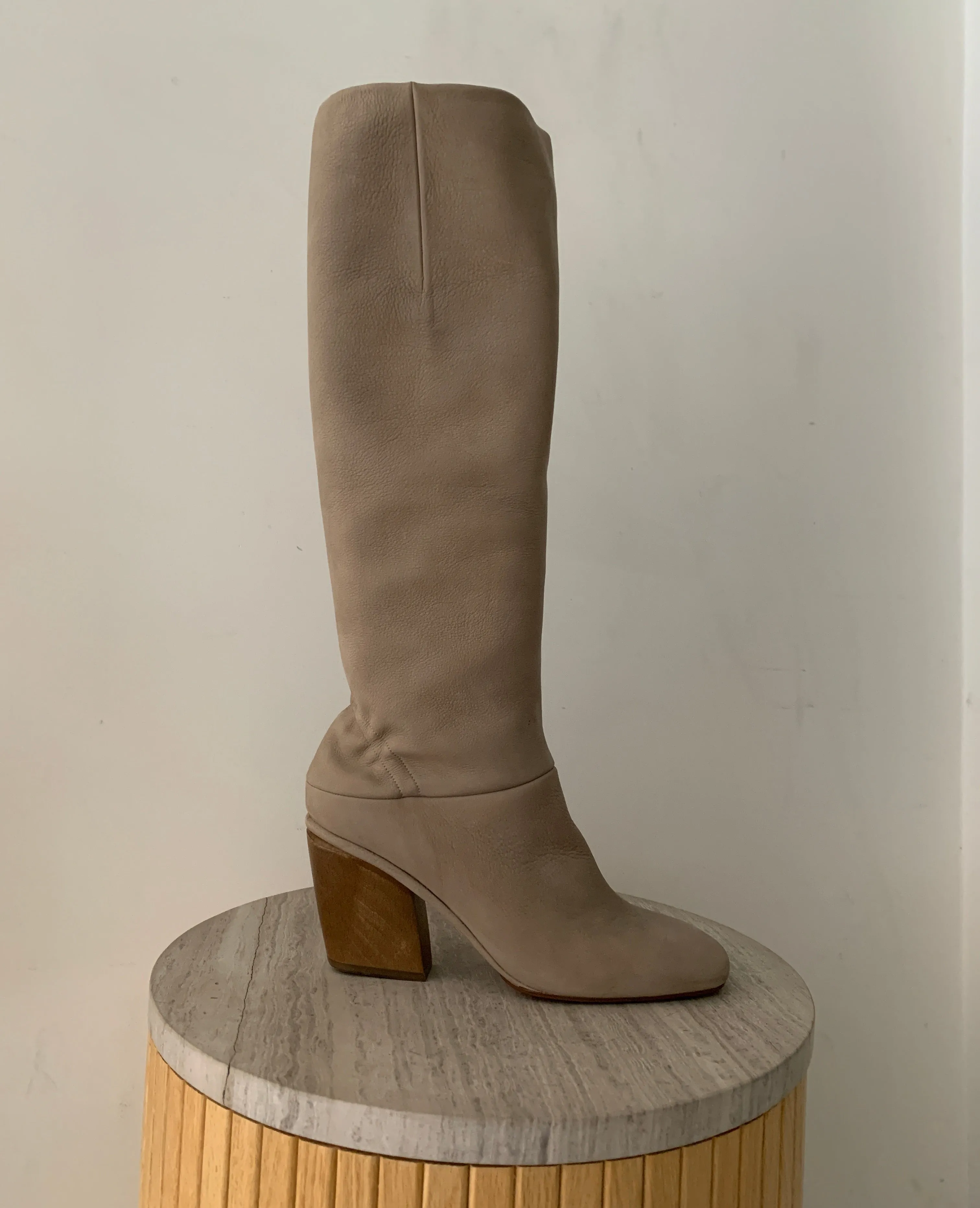 Warehouse Sale - Kitten Boot Malto Nubuck sold by COCLICO