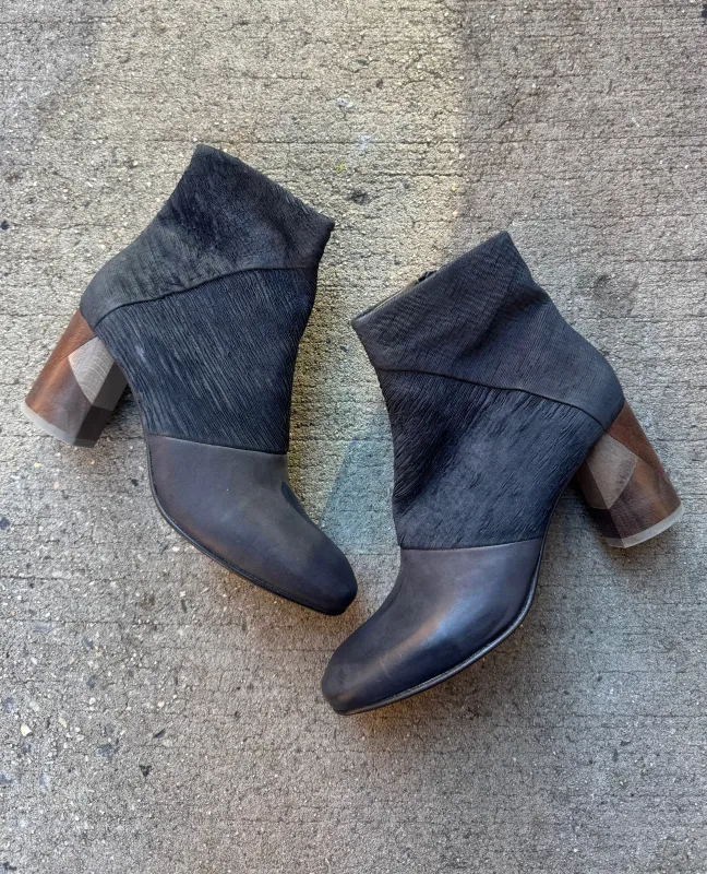 Warehouse Sale - Liberta Boot Umbra/Black sold by COCLICO